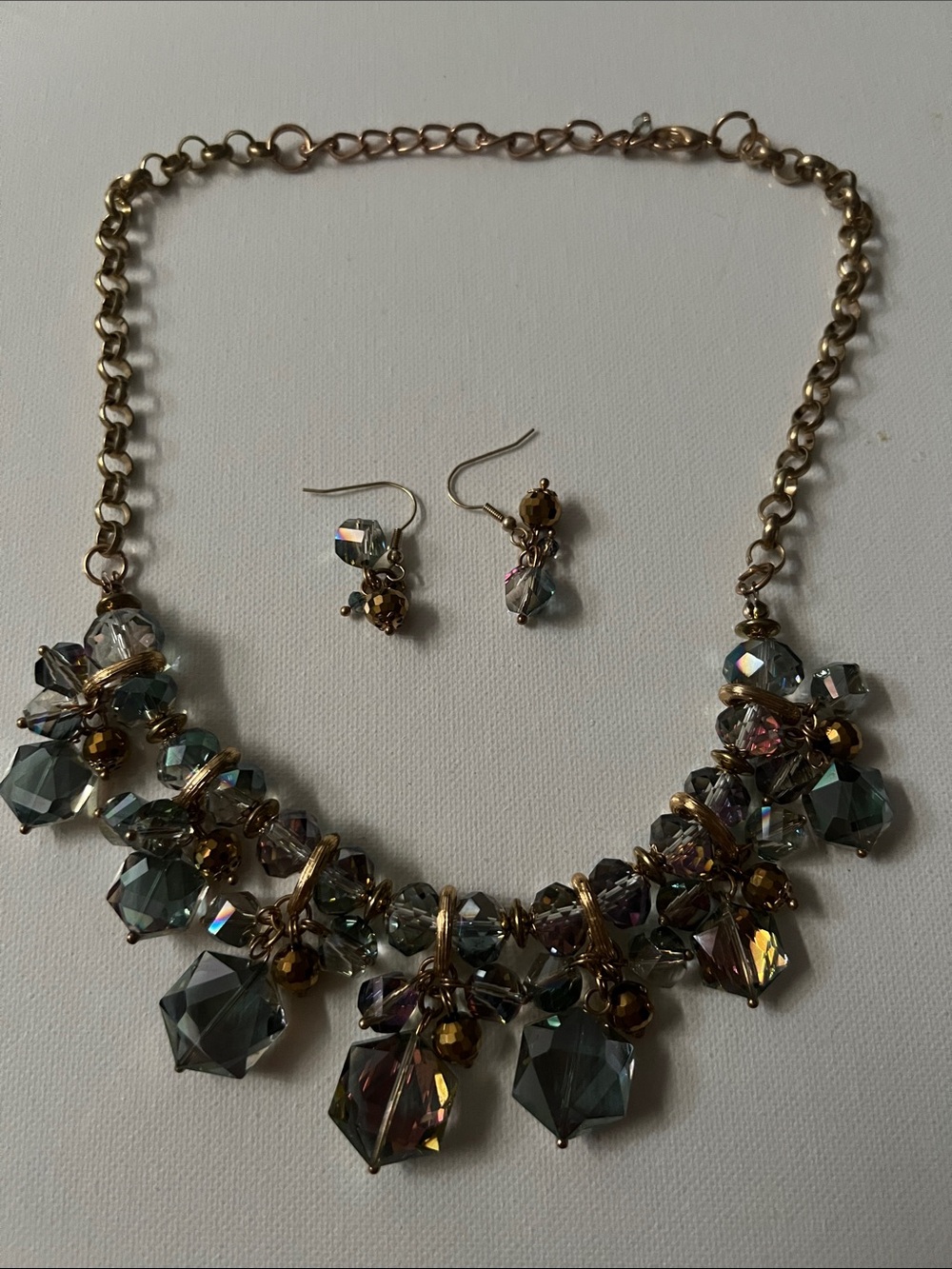 & Other Stories Gold-Tone Iridescent Crystal Cluster Necklace with Earrings